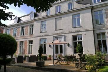 Aamiaismajoitus (B&B) Chambres D Hôtes Château De Courcelette