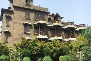 호텔 Blossoms Village Resort