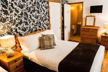 The Beach, Days Bar And B&b