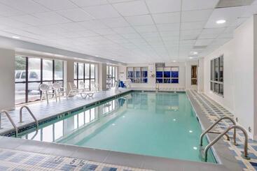 ホテル Comfort Inn & Suites Voorhees Mt Laurel