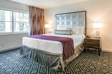 فندق Solara Surfside Resort