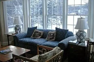 The Trumbull House Bed And Breakfast