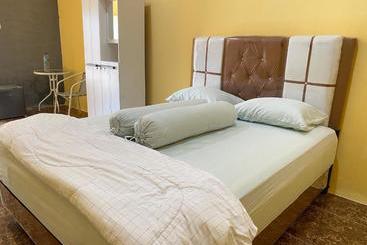 בית מלון כפרי Oyo 3397 City Kost Novisa