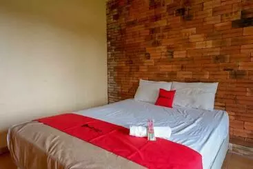 ホテル Reddoorz At Jalan Raya Solo Tawangmangu