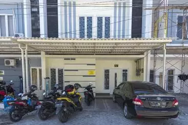 Pension Koolkost Near T2 Juanda Airport