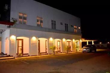ペンション Wingate Hotel Wilgamuwa