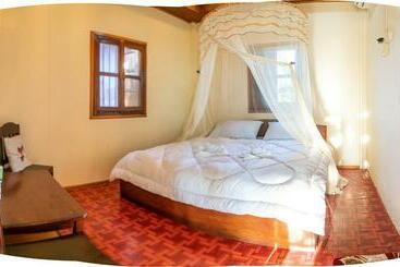 Pension Chanhthida Guesthouse And The River Front Restaurant