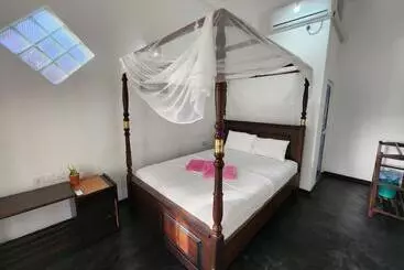 Pensió Screwpine Beach Villa