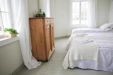 مبيت وإفطار Brobacka Gästhem