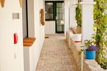 Отель Weinwirtshaus Wlaschits