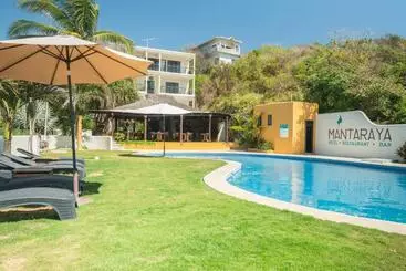 Manta Raya Hotel   Right On The Beach