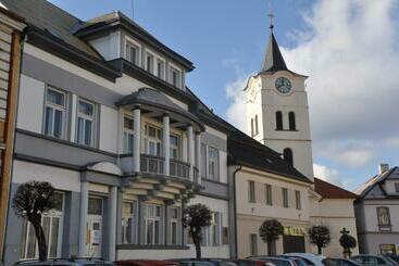 ペンション Apartmány Vila Týniště