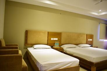 Hotel Pams Residency