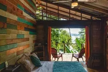 ベッドアンドブレックファースト Surf Break At Paunch