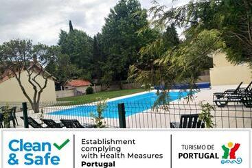 펜션 Metro Vilar Suites & Villas