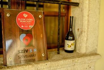 住宿加早餐  Barka Galéria Hotel és étterem