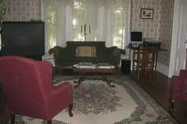 The Bridges Inn At Whitcomb House B&b