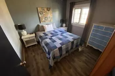 The Pines Motel And Cottages