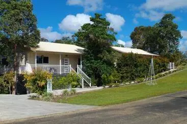 Bed and Breakfast Tinaroo Sunset Retreat