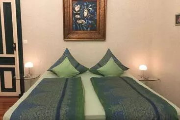 Chateau De Bellevue B&b Et Appartements Avec Piscine Chauffée Et Chambres Partout Climatisées