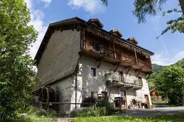 Hotel Auberge Le Moulin De Léré Restaurant Frédéric Molina 1 étoile
