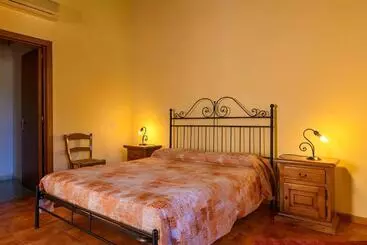 ホテル La Pietra Antica O' Munti