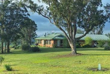 Отель Waterfall Way Farmstay