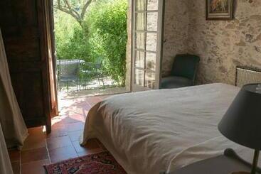 פנסיון Mas De Bombequiols