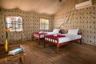 אתר נופש Amritara Riverside Luxury Tents