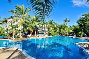 هتل First Bungalow Beach Resort