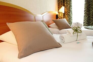 Kyriad Hotel Lamballe