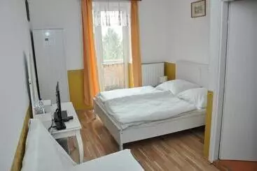 Aamiaismajoitus (B&B) Gloriett Panzió
