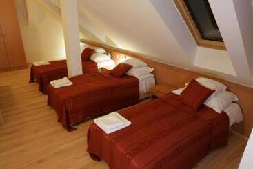 酒店 Belvárdi Fogadó