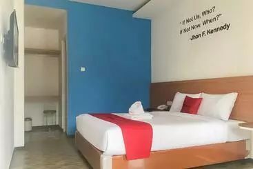 Hotel Reddoorz Near Jawa Timur Park 2