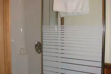 Sasquatch Crossing Eco Lodge B&b