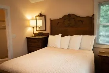 Garden Grove Inn Bed And Breakfast