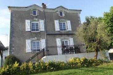 Landhaus Domaine De Poumatan