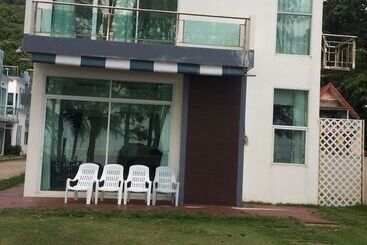Pensione Khung Wimarn Beach Home