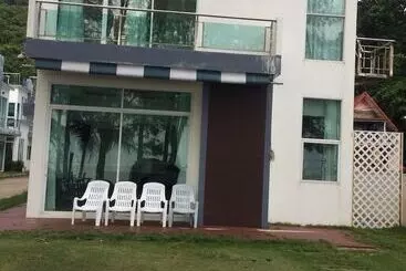 Pensiune Khung Wimarn Beach Home