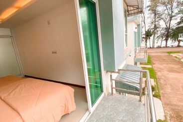 פנסיון Khung Wimarn Beach Home