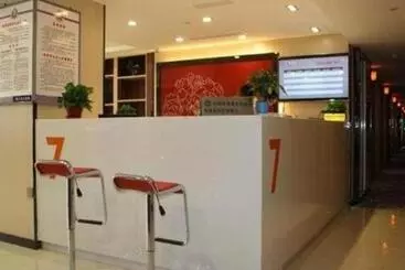 Hotelli 7 Days Premium Jingjiang Fuhai New World Automobile Terminal Branch