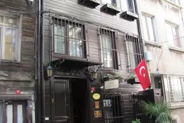 ベッドアンドブレックファースト Naz Wooden House Inn