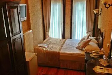 Bed and Breakfast Naz Wooden House Inn