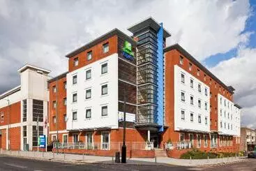 Отель Holiday Inn Express Stevenage, An Ihg