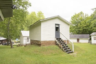 Country Road House And Berries Bed & Breakfast   Farm Stay