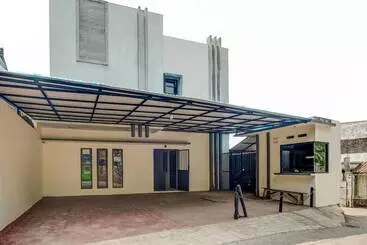 Otel Oyo 3878 Graha Hsc Syariah