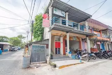 ホテル Reddoorz Near Pasar Klandasan Balikpapan