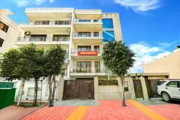 בית מלון כפרי Fabexpress Hemkunt Residency Noida