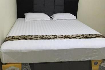 בית מלון כפרי Filia Homestay Syariah Palu Redpartner