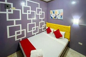 Hotelli Reddoorz At Queens Hometel